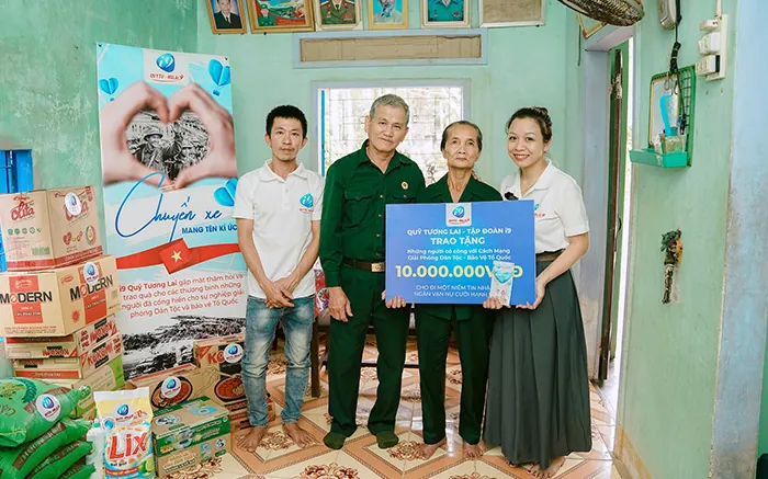 Hình ảnh banner tổng quan về Sum Club và khu vực câu hỏi thường gặp, thể hiện sự chuyên nghiệp và hỗ trợ tận tình của nền tảng cá cược trực tuyến.